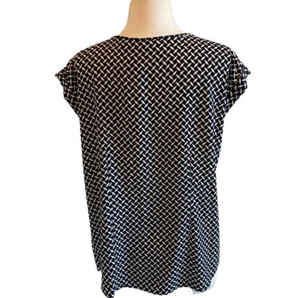 NY & COMPANY Top Blouse Pattern Cap Sleeve Scoopneck Office Black & White Medium - Picture 2 of 11